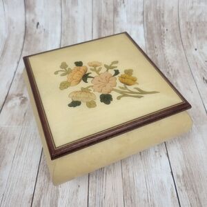 Vintage Reuge White Inlaid Wood Floral Jewelry Musical Box C'est Si Bon Italy